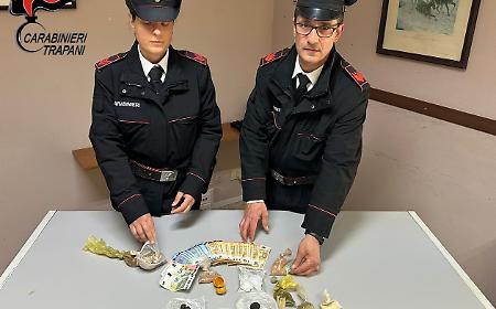 Carabinieri di Castelvetrano, con il fiuto di Ron, arrestano coppia a Santa Ninfa: sequestrati circa 140 grammi di droga e 1.500 euro