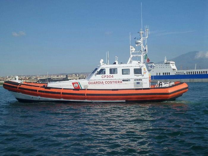 Cadavere con un giubbotto salvagente davanti al lungomare sud di Marsala