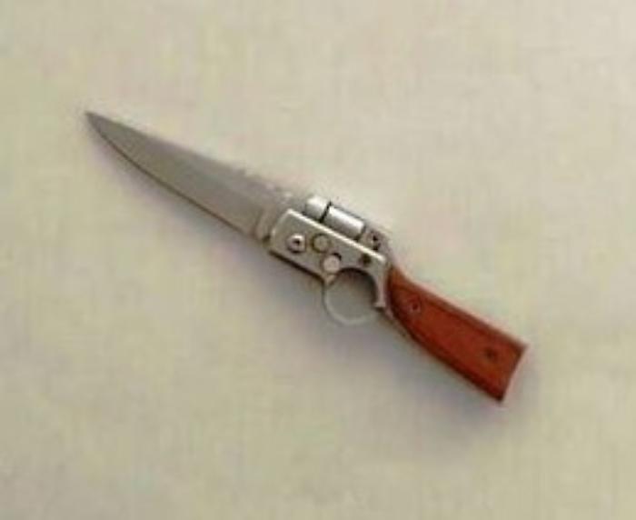 Studente egiziano deruba giovane del telefonino con la minaccia di un coltello: arrestato