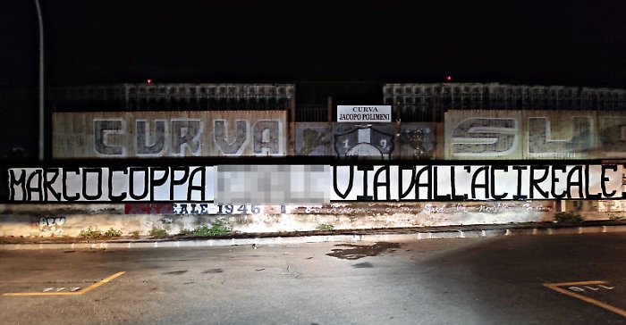 Acireale striscione contro l'allenatore Coppa