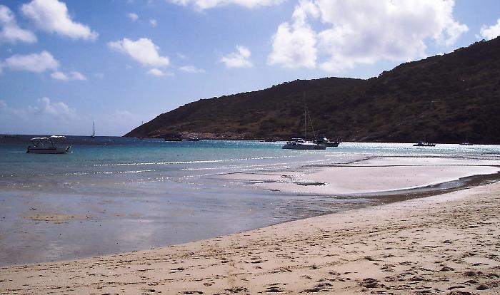 L'incredibile storia della passeggera dimenticata dalla nave da crociera su un'isola da sogno e ritrovata morta