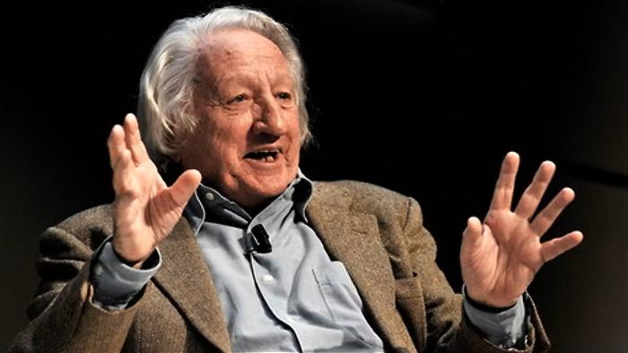 Addio a Giorgio Forattini, il vignettista che ha rivoluzionato la satira politica e che fece infuriare Craxi e D'Alema