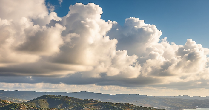 Doppia perturbazione divide l'Italia: weekend di maltempo al Sud, il Nord resta al riparo