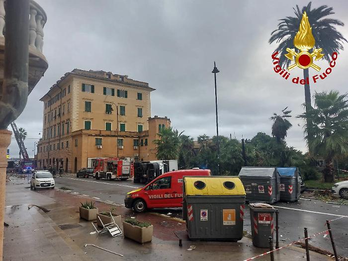 Allerta arancione in Liguria: tromba d'aria, frane e 252 interventi a Genova