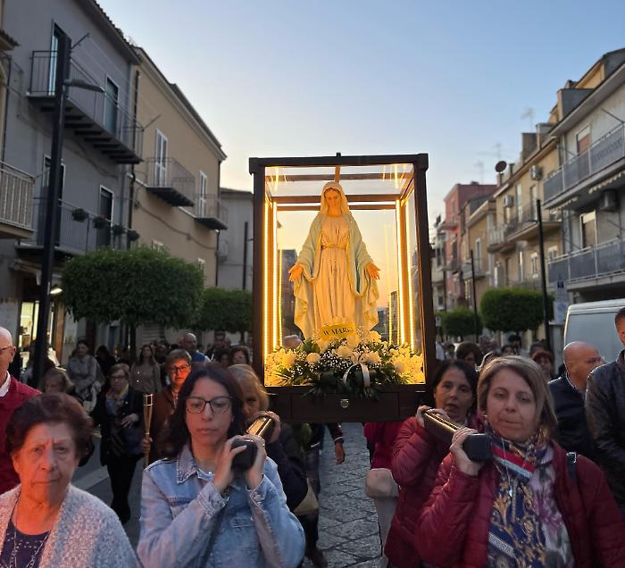 La statua della Vergine della Medaglia miracolosa arriva a Palagonia: al via il pellegrinaggio nazionale