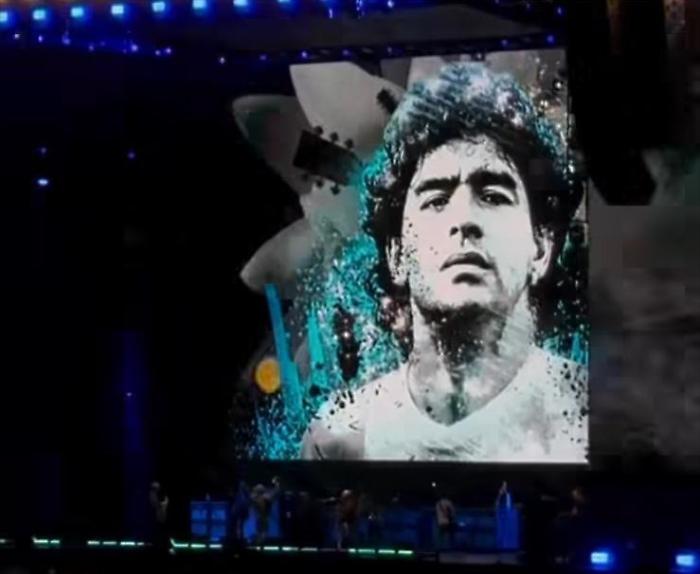 Gli Oasis s'inchinano al genio di Maradona: "Il calciatore più rock"