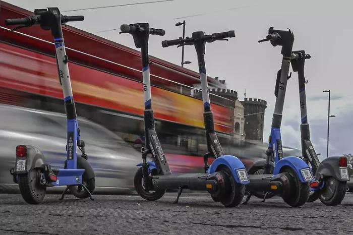 Firenze dice stop ai monopattini in sharing: servizio sospeso da aprile 
