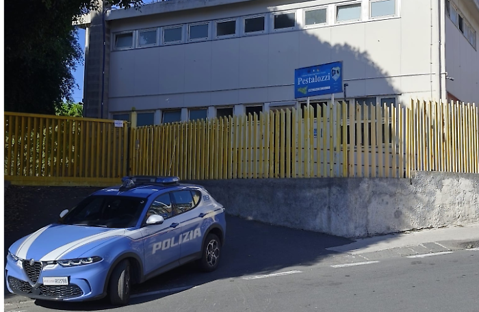 Catania, incendio (forse doloso) nel plesso Pestalozzi del Villaggio Sant'Agata