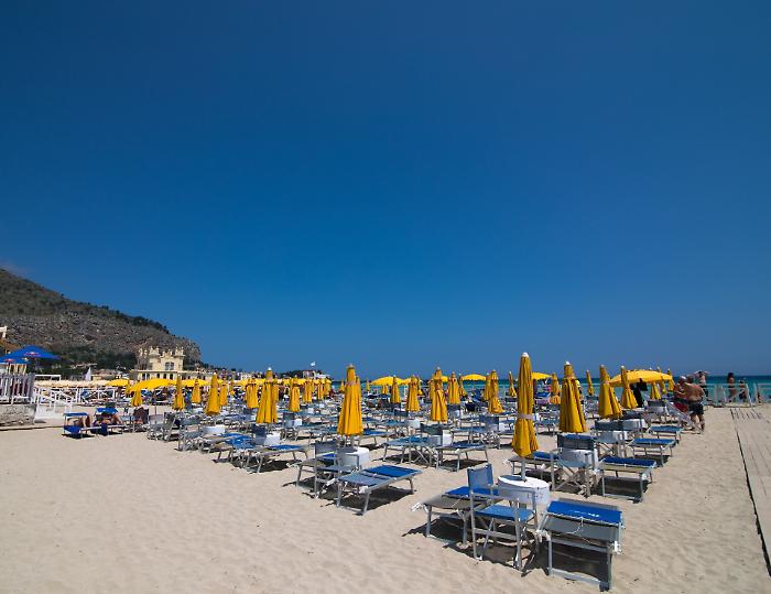 Mondello, entra nel vivo la stagione balneare: quasi completato l'organico Italo Belga, apre un altro lido