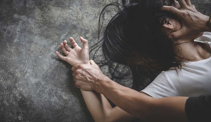 Ragusa, fermato un 31enne indagato per violenza sessuale, estorsione e sfruttamento della prostituzione