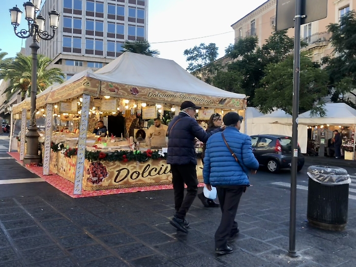 Catania, i mercatini di Natale “osservati” speciali: via chi non è in regola
