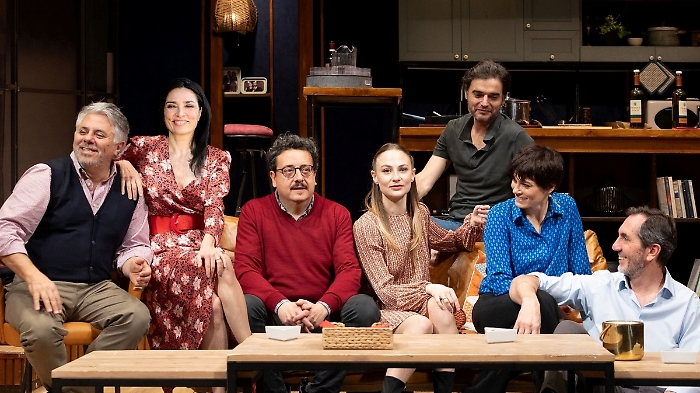 “Perfetti sconosciuti” accende il Teatro ABC: il gioco che svela segreti e tradimenti arriva a Catania