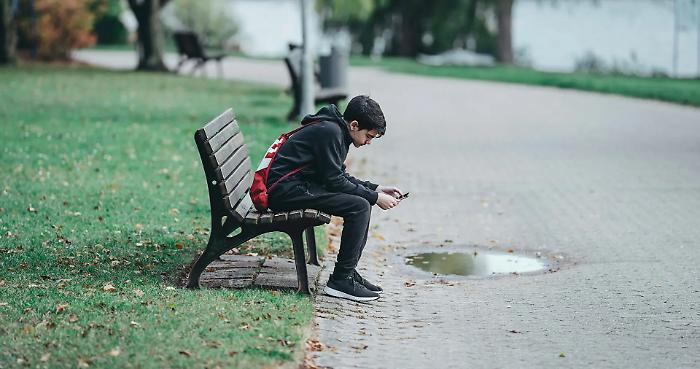 Giovani e periferie, Catania e Palermo le citt&agrave; con pi&ugrave; alti tassi di abbandono scolastico e diseguaglianze sociali