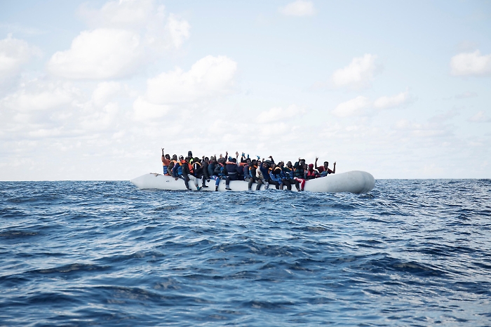 Sea Watch: "116 morti in un naufragio nel canale di Sicilia: l'unico sopravvissuto salvato da un pescatore tunisino"