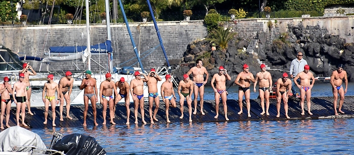Ultimo dell'anno a Catania con la San Silvestro a mare, la tradizionale kermesse nelle acque del Porticciolo di Ognina  
