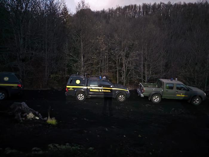 Etna, il blitz alla colata di Forestale e Finanza fino a prima di mezzanotte: segnalati 21 escursionisti 
