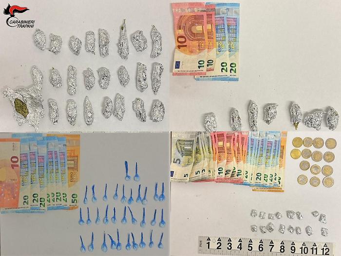 Alcamo, 32 bustine e un silenzio di cemento: la perquisizione che ha svelato un &ldquo;mini market&rdquo; della droga in casa