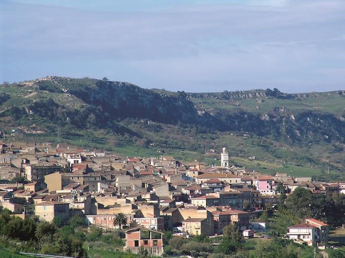 Marianopoli, 72 minuti di fuoco: il duello Noto‑Vaccaro per il "copia e incolla" del piano triennale delle opere
