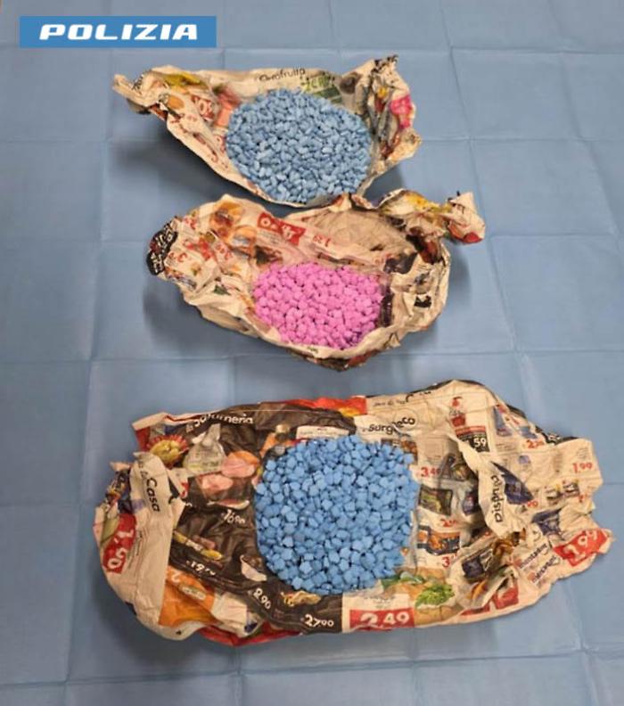 Le pillole di ecstasy a forma di Hello Kitty e Homer Simpson: ne sono state sequestrate 2.767, sul mercato valgono 50 mila euro