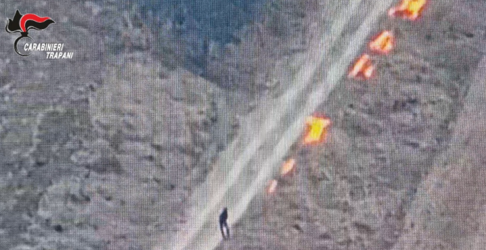 Revocati domiciliari all'operaio forestale accusato di aver incendiato un bosco a Buseto Palizzolo 