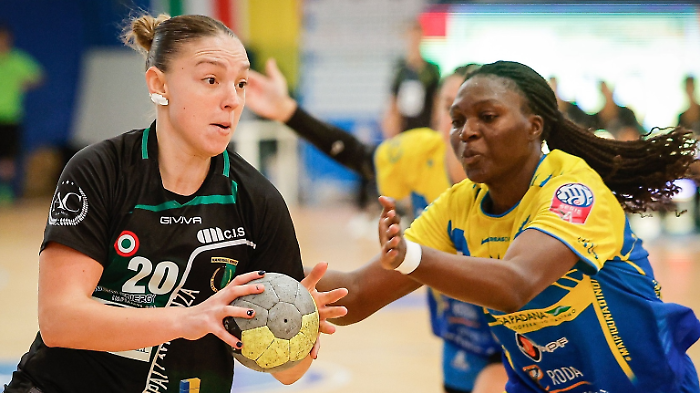 Pallamano:  in A Gold maschile Albatro Siracusa all'esame del Pressano. In A1 donne viaggia la capolista Erice di scena a Cassano Magnago 