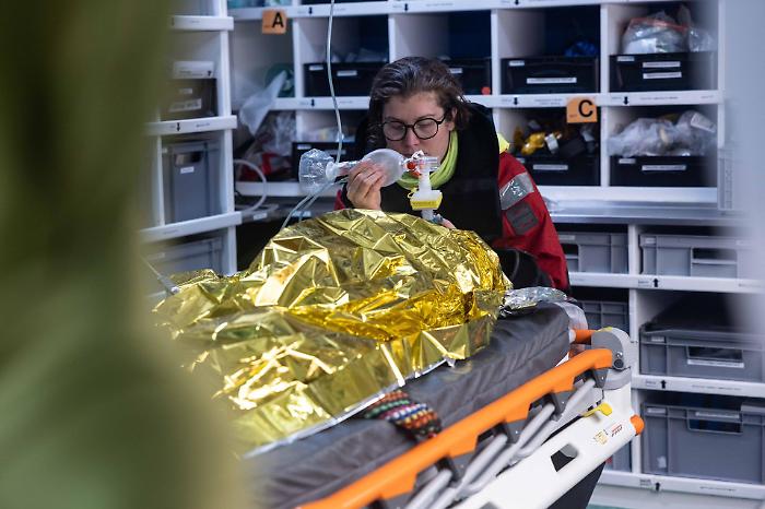 Sea Watch disobbedisce al governo e punta verso Trapani: &laquo;Non andremo in Toscana, basta alla tortura di Stato&raquo;