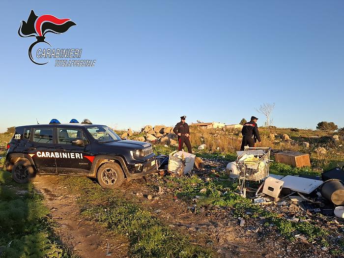 Abbandono rifiuti a Marsala: i Carabinieri Cites denunciano un 54enne e sequestrano il furgone