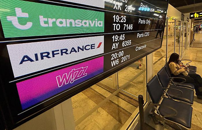 Voli estivi, tariffe in picchiata e paura in cabina: perch&eacute; le low cost stanno scontando l&rsquo;estate proprio adesso