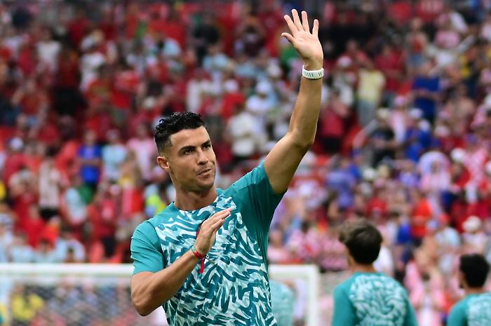 Venezuela, Cristiano Ronaldo invita un bimbo ferito dal sisma a una sua partita