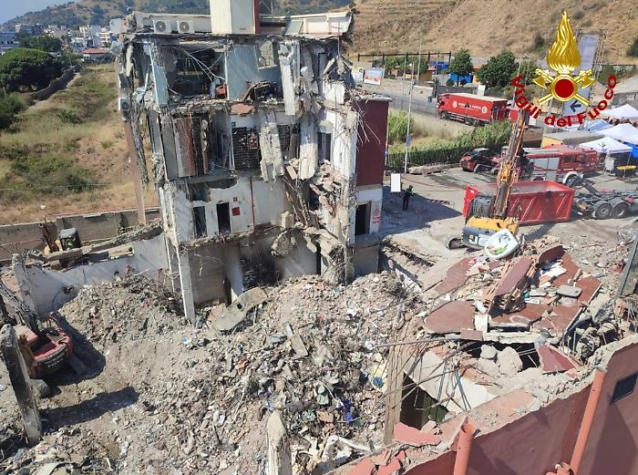 La tragedia di Pistunina: il boato, poi il collasso, cosa &egrave; successo davvero in via Giorgio La Pira 