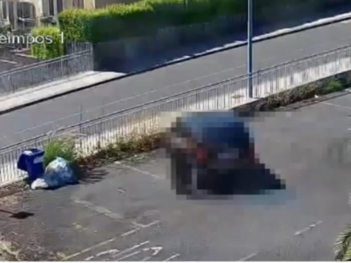 Immortalato dalle telecamere mentre abbandona rifiuti