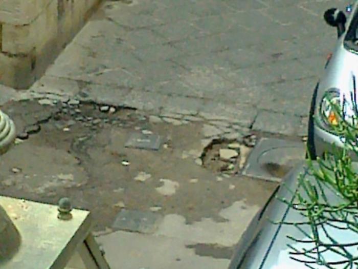 Buche in Ortigia anziana cade, ricoverata in ospedale