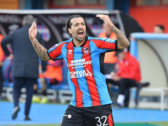 Catania, corsa e sei gol: Forte ha conquistato il pubblico rossazzurro. «Siamo una sola cosa»