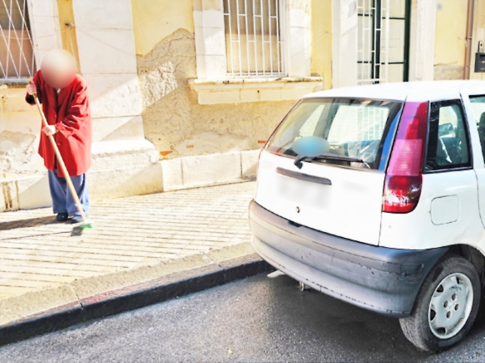 Siracusa, lava l&rsquo;auto del pap&agrave; scomparso: &laquo;Cos&igrave; mantengo vivo il ricordo&raquo;