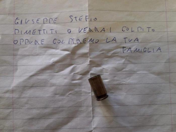 Bossolo e minacce alla famiglia, parla il sindaco Stefio:  &laquo;Non arretrer&ograve; di un centimetro&raquo;