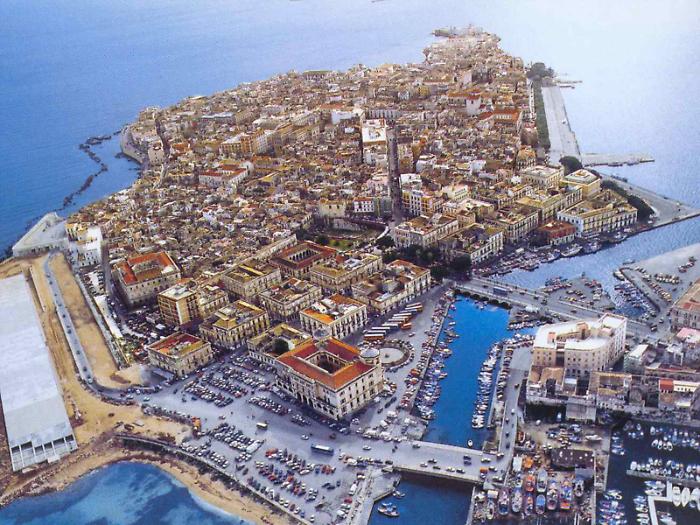 Acqua, finalmente un giorno senza guasti, ma Ortigia continua a soffrire