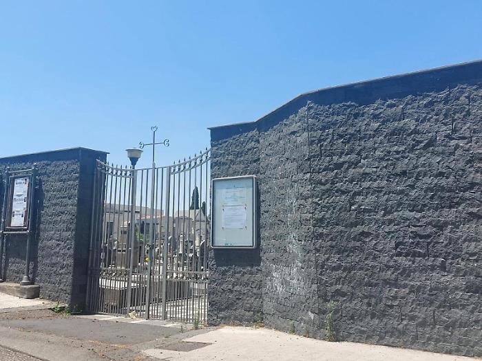 Continui furti di rame al cimitero: esplode la rabbia dei residenti