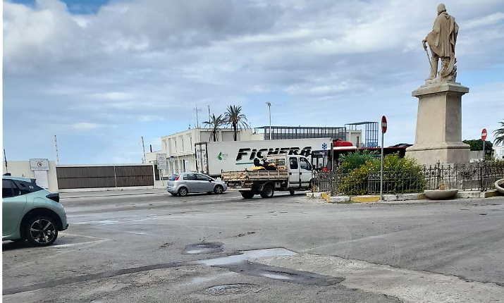 Bomba d'acqua a Trapani: porto e piazza Garibaldi allagati, Brt nel mirino e dubbi sul collaudo della rete fognaria